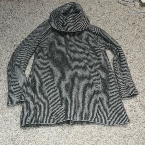 pink rose grey knit turtle neck sweater size small - Picture 1 of 4